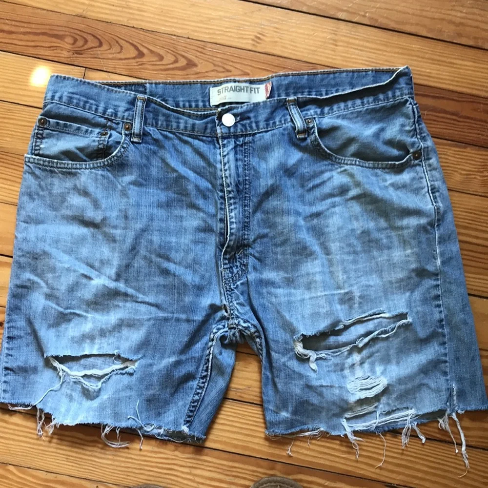 Distressed Levi cutoff Jean shorts 35 waist - Picture 4 of 11